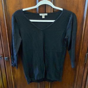 Roz and Ali black v neck 3/4 sleeve sweater with button detail size medium